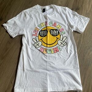 Gildan size small Teacher T-Shirt Field Day